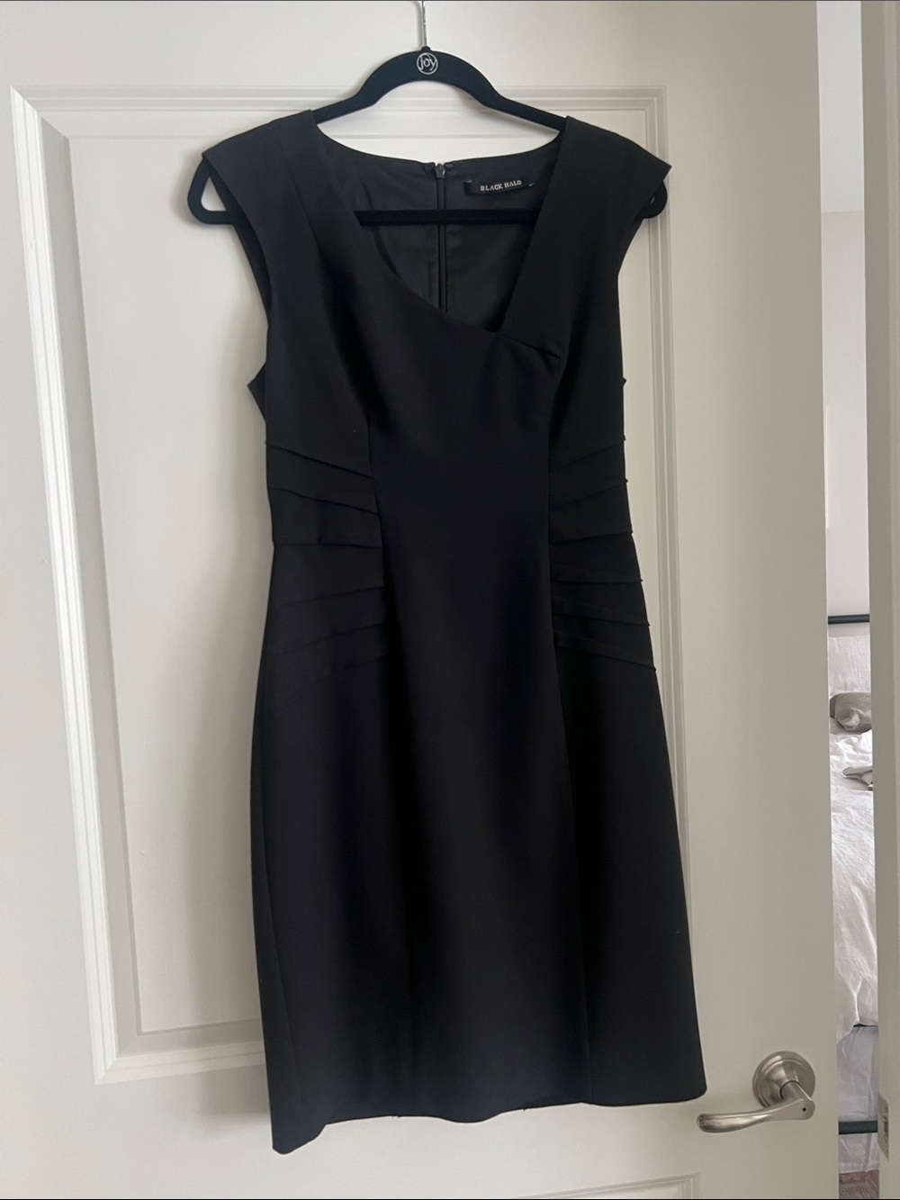 Black Halo Black Sleeveless Dress